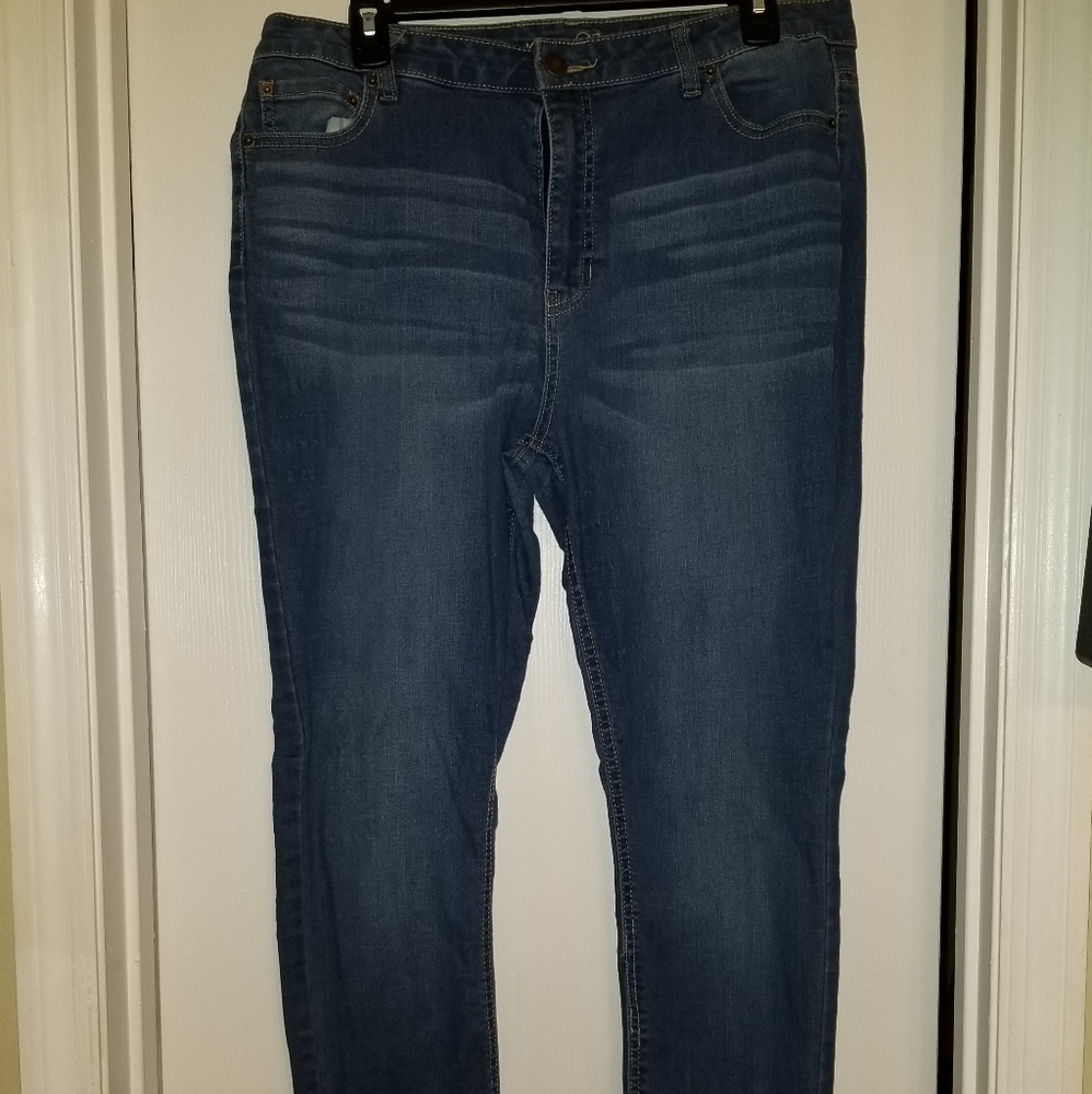 Rue21 Med Wash Mid Rise Jeggings